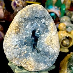 Celestite geode 5.7 pounds geode, Beautiful blue color